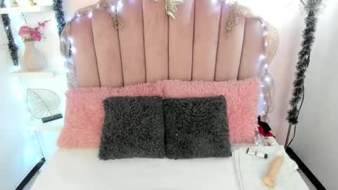 hi im amber  online show from December 6, 11:22 am