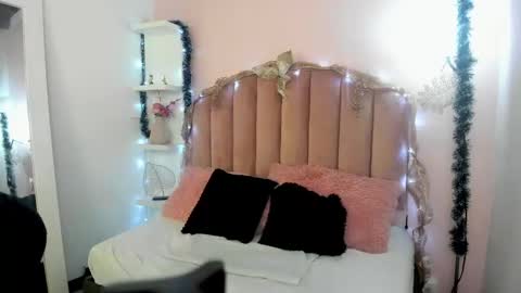 hi im amber  online show from January 2, 12:13 pm