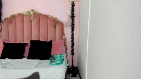 hi im amber  online show from January 16, 12:20 pm