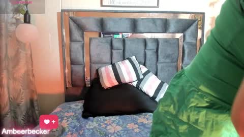 Snapshot of amberbeckeer chatting on December 5, 2:42 am Amber  online show from December 5, 2:42 am