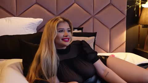 Amberseyes online show from February 13, 9:30 am