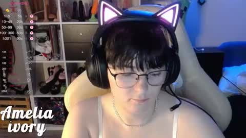 ameliaivory online show from June 22, 12:59 am