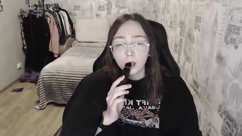 Amelia online show from December 21, 1:42 pm