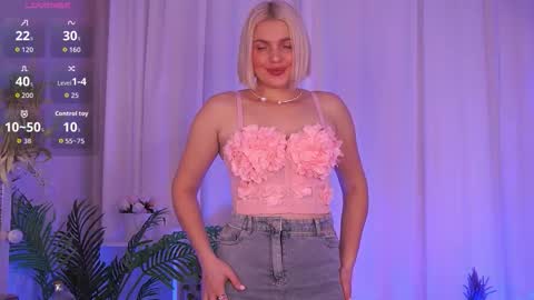 Snapshot of ameliawells chatting on October 22, 7:02 am  Amelia  online show from October 22, 7:02 am