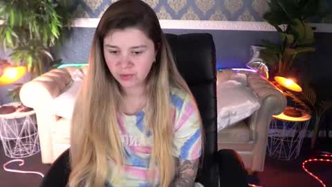 amellymillyy online show from February 25, 8:51 pm