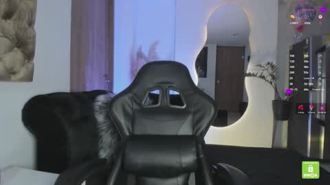          online show from November 6, 2:01 pm