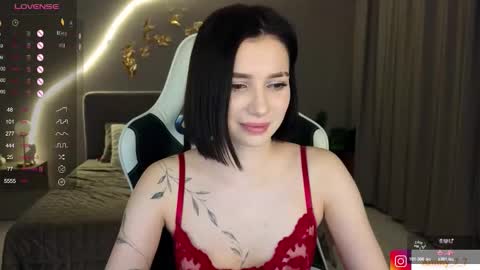 Ammy  dont forget to thumbs up me  online show from December 4, 9:44 am