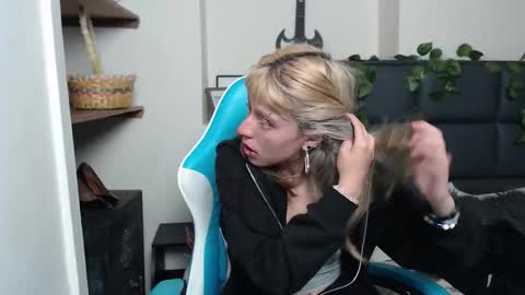 Amnesia online show from December 1, 1:03 pm