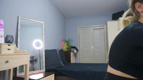 amylanee online show from September 18, 8:13 am