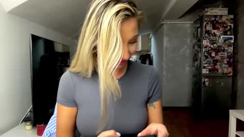 amyroberta92 online show from November 27, 8:06 am