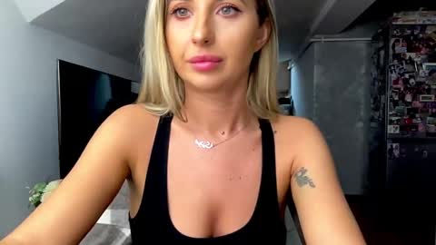 amyroberta92 online show from November 7, 9:37 am