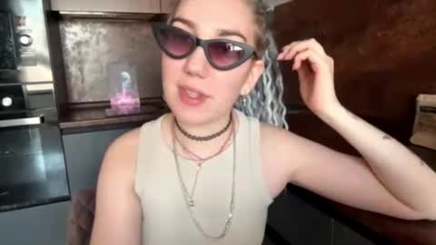 Amy online show from March 1, 7:41 am