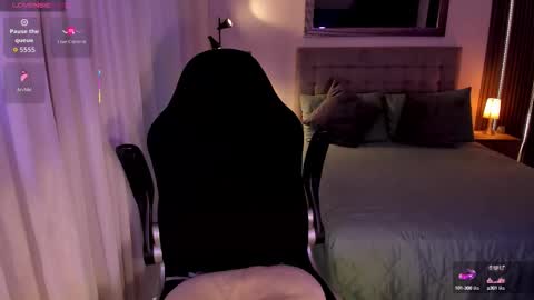    online show from October 8, 6:12 pm