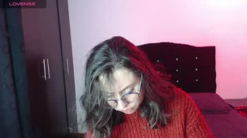 ana_arms_ online show from April 13, 5:47 pm