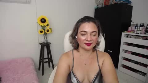 Snapshot of ana_hotmilf chatting on December 21, 1:36 am  Ana  online show from December 21, 1:36 am