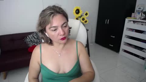 Snapshot of ana_hotmilf chatting on February 24, 1:11 am  Ana  online show from February 24, 1:11 am