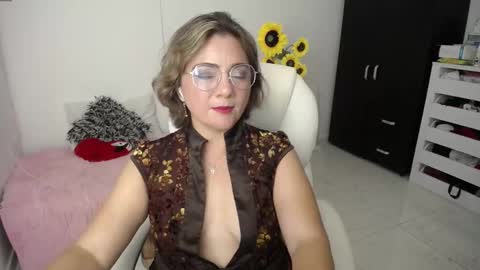 Snapshot of ana_hotmilf chatting on February 22, 9:42 pm  Ana  online show from February 22, 9:42 pm