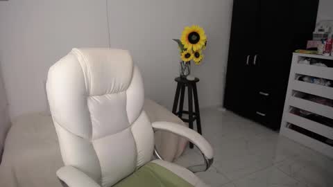 Snapshot of ana_hotmilf chatting on March 5, 11:06 pm  Ana  online show from March 5, 11:06 pm