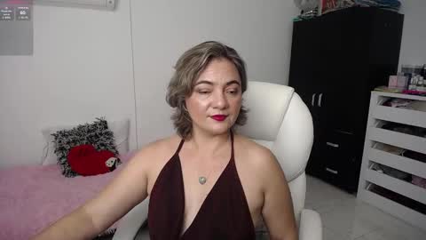 Snapshot of ana_hotmilf chatting on December 25, 9:33 pm  Ana  online show from December 25, 9:33 pm