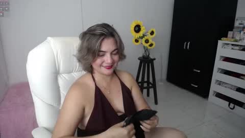 Snapshot of ana_hotmilf chatting on February 19, 11:25 pm  Ana  online show from February 19, 11:25 pm