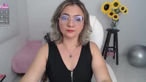 Snapshot of ana_hotmilf chatting on September 22, 2:10 am  Ana  online show from September 22, 2:10 am