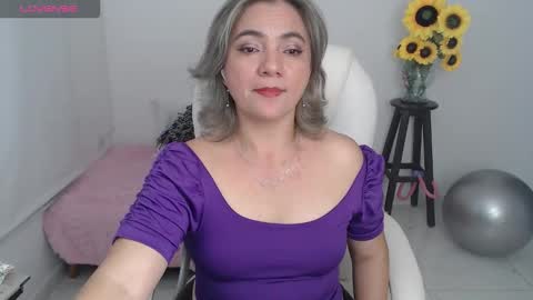 Snapshot of ana_hotmilf chatting on October 5, 11:21 pm  Ana  online show from October 5, 11:21 pm