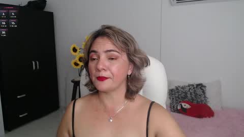 Snapshot of ana_hotmilfx chatting on February 14, 1:34 am ANA online show from February 14, 1:34 am