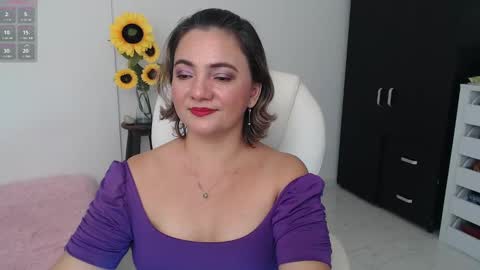 Snapshot of ana_hotmilfx chatting on December 19, 12:24 am ANA online show from December 19, 12:24 am