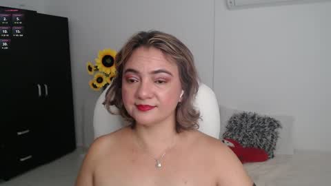 Snapshot of ana_hotmilfx chatting on February 5, 12:38 pm ANA online show from February 5, 12:38 pm