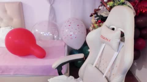 Im anna but you can call me as you want online show from December 18, 5:00 pm