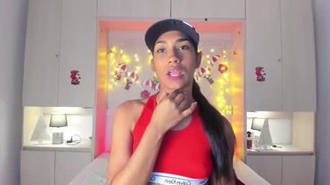 anaacollins_ online show from December 16, 7:53 pm