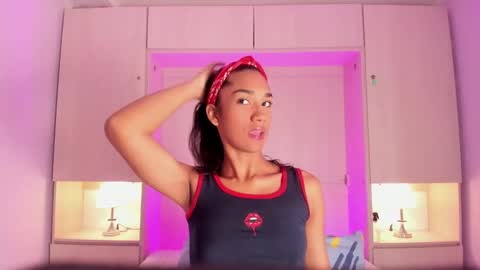 anaacollins_ online show from February 17, 11:31 am