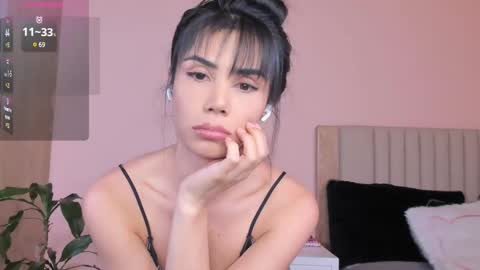 Snapshot of anahenao chatting on March 8, 12:09 am Ana Henao or Annie... Follow me ahenaocb Insta  X online show from March 8, 12:09 am