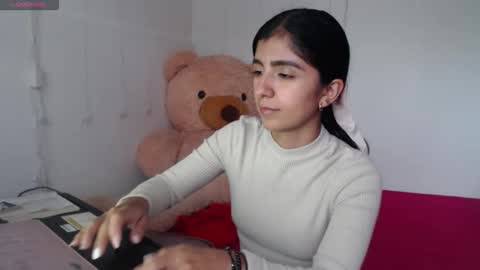 Anahi Browns online show from January 7, 6:55 pm