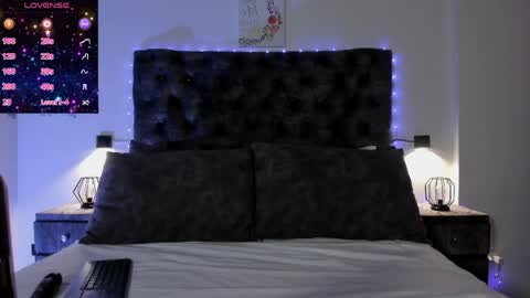 ..a n a i s  c o o p e r .. online show from April 7, 4:47 am