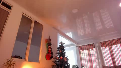 Mariana  online show from December 25, 5:05 pm