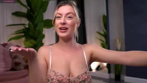 AnastasiaMills online show from November 25, 9:04 pm