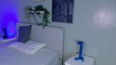 Kendra  online show from April 4, 11:20 am