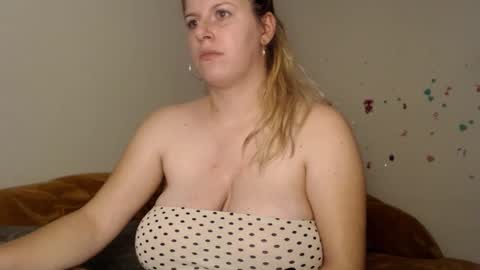 Anaysbigtits online show from December 5, 7:06 pm