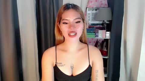 andrea06121998 online show from March 12, 1:25 pm
