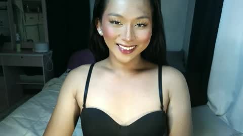 yanie online show from November 18, 3:40 am