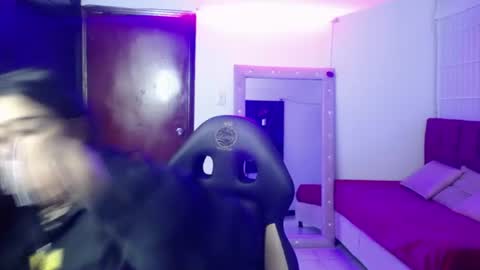 andy_eagleton_20 online show from July 14, 3:55 am