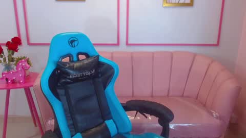 angel09 a online show from February 27, 10:37 am