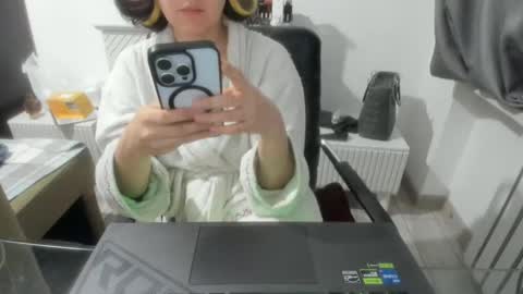angel_lee__ online show from January 24, 4:28 pm
