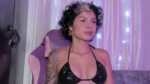 Snapshot of angel_smile18 chatting on February 25, 8:42 pm angel online show from February 25, 8:42 pm