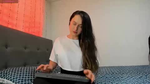 angela_nix online show from December 23, 3:01 pm