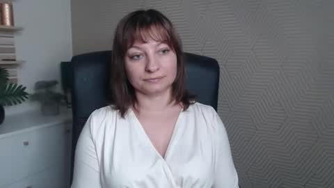 Angela online show from January 9, 8:30 am