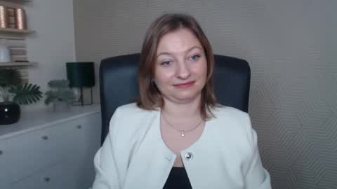 Angela online show from November 14, 7:30 am