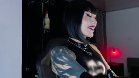 Angela help me reach 100 thumbs up online show from October 3, 9:31 pm