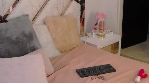 angeliepastori online show from February 13, 6:38 pm